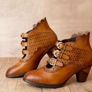 Vintage yellow pointy heels